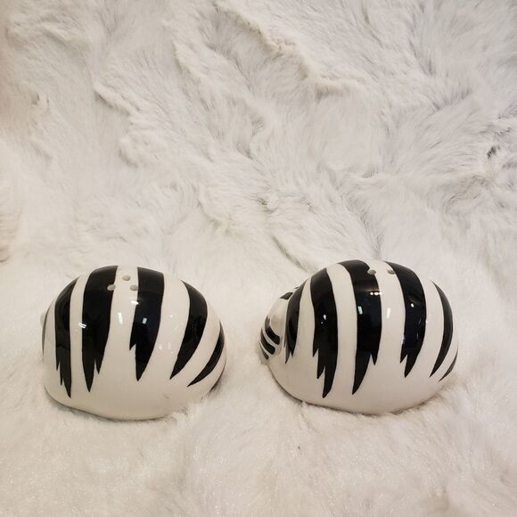 Cheshire Cat Salt & Pepper Shakers - Picture 3 of 7